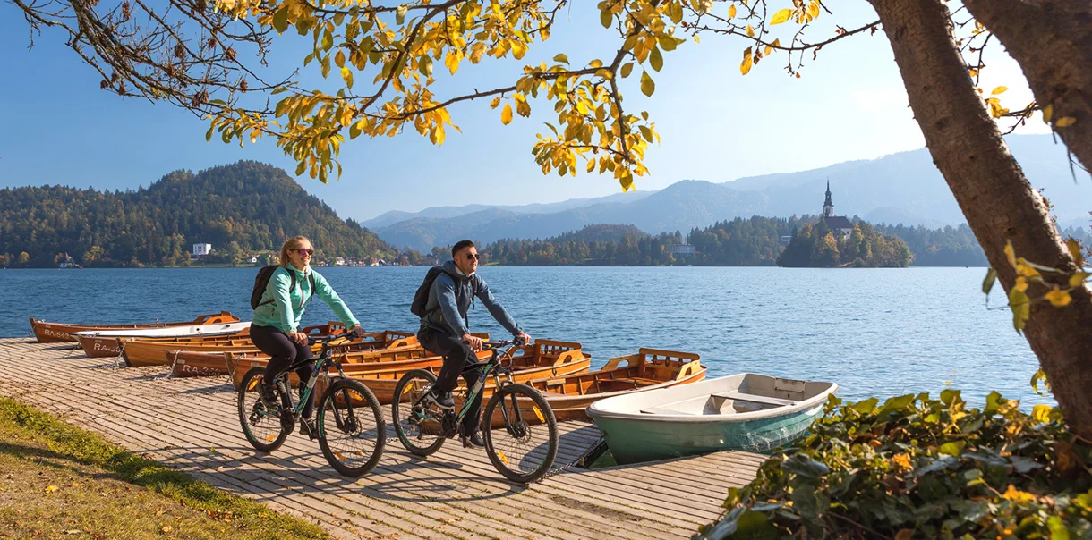 Il ciclismo autunnale di Bled, Foto Jošt Gantar, www.bled.si. Il ciclismo autunnale di Bled