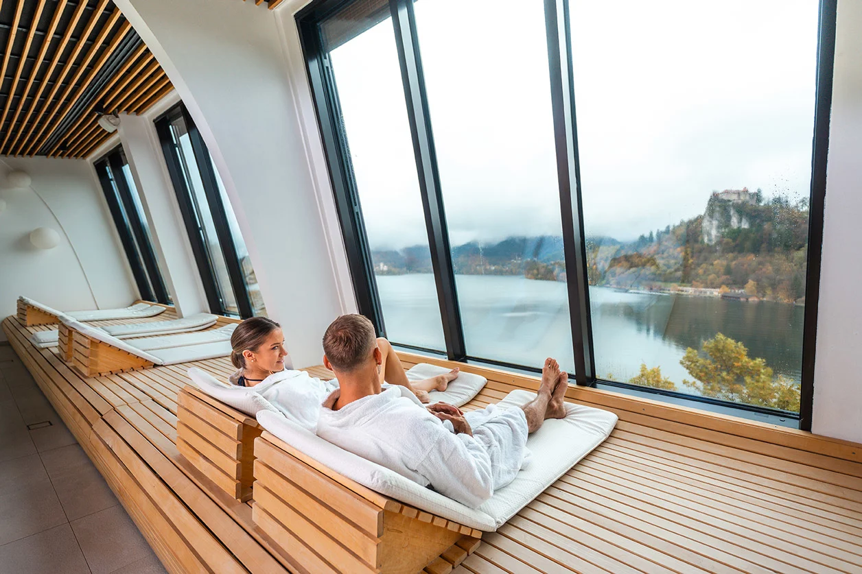 Paar beim Entspannen in der Sauna des Spa Park im Hotel Park in Bled