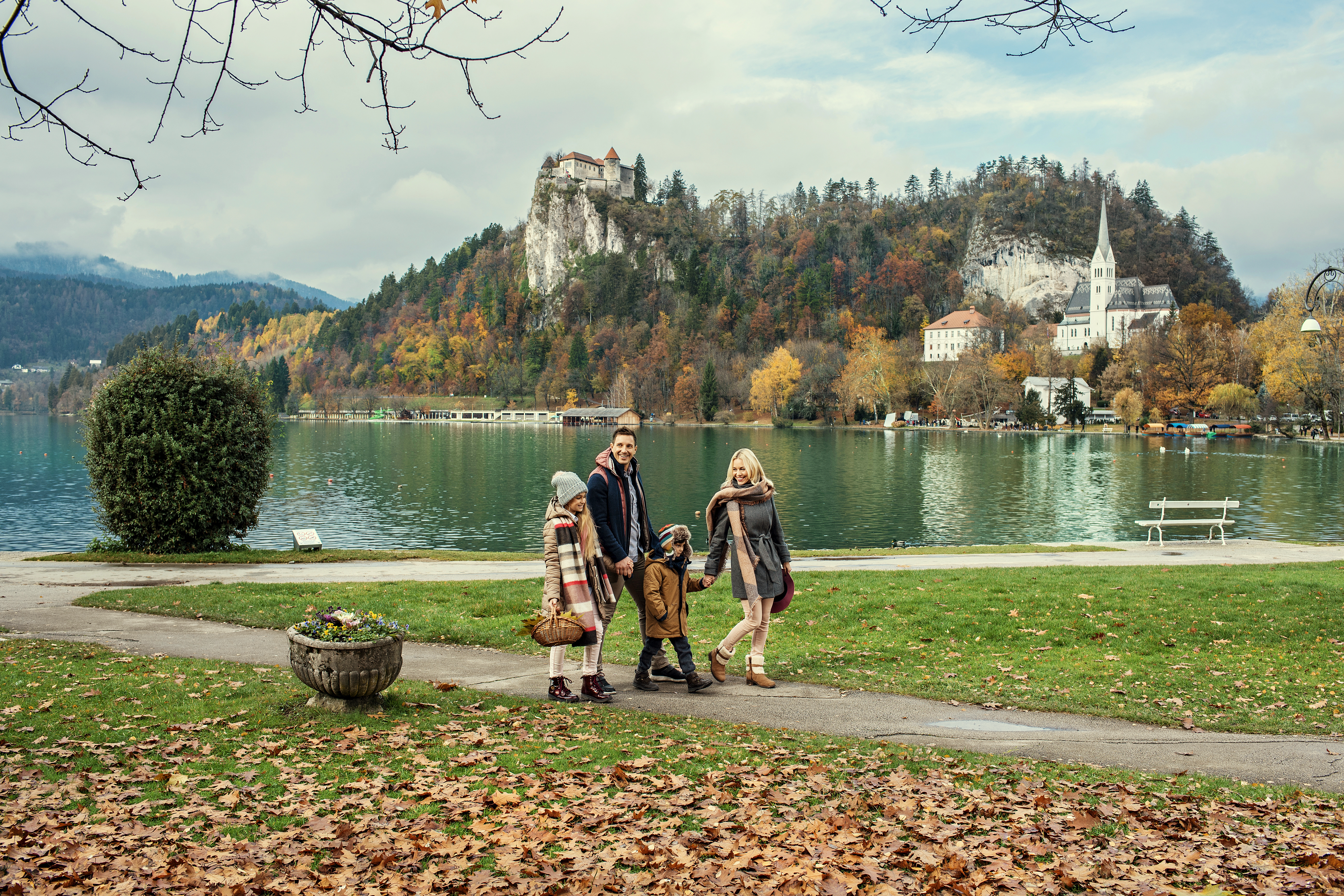 Bled je najboljša evropska destinacija za obisk jeseni (The Guardian)